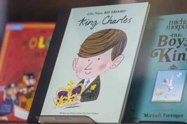 بیوگرافی بچگانه چارلز سوم در صدر لیست کتاب های پرفروش بریتانیا